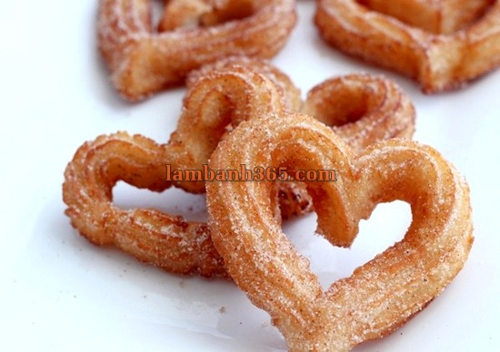 Cách làm bánh Churros trái tim đẹp mắt