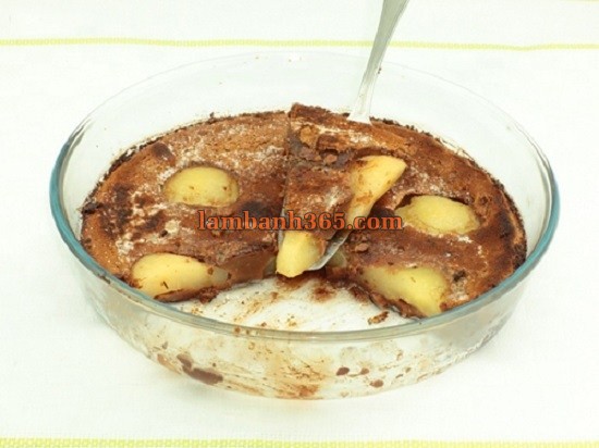 Trổ tài làm bánh Clafoutis lê quyến rũ