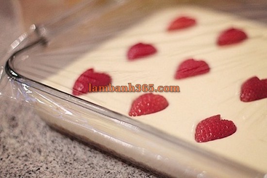 Cách làm cheesecake thạch dâu tây ngọt ngào