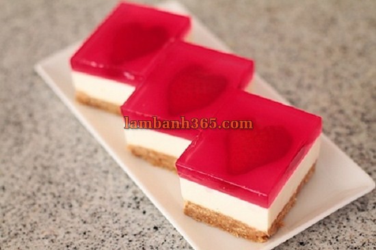 Cách làm cheesecake thạch dâu tây ngọt ngào