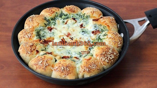 Cách làm pizza chảo nhúng ngon mắt, lạ miệng