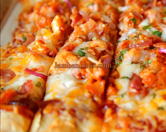 Cách làm pizza gà sốt BBQ ngon như ngoài hàng