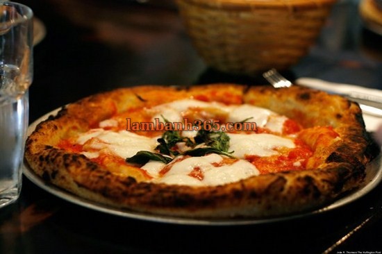 Tự tay làm pizza rán siêu hot