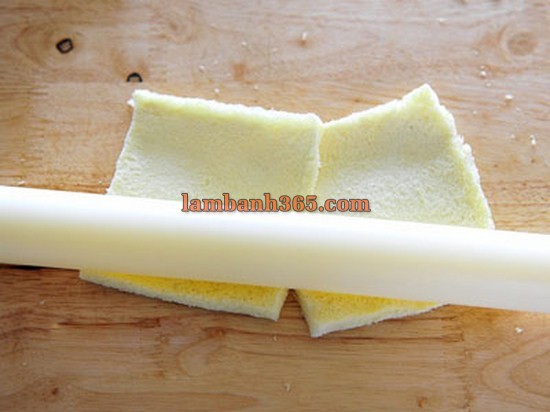 Tự tay làm sandwich kẹp thịt gà “nhái” bánh gối lạ mắt, ngon miệng